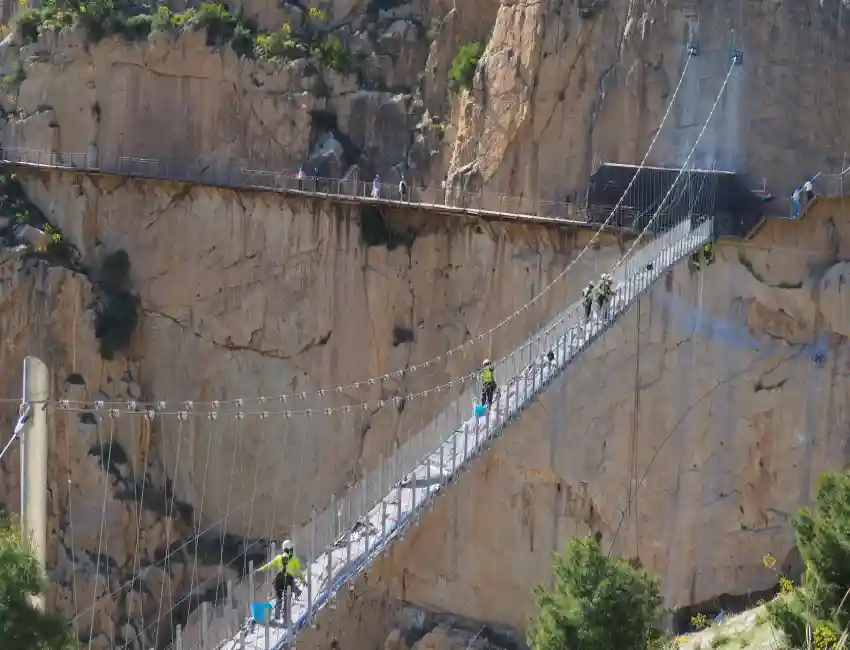 instalacion puente colgante